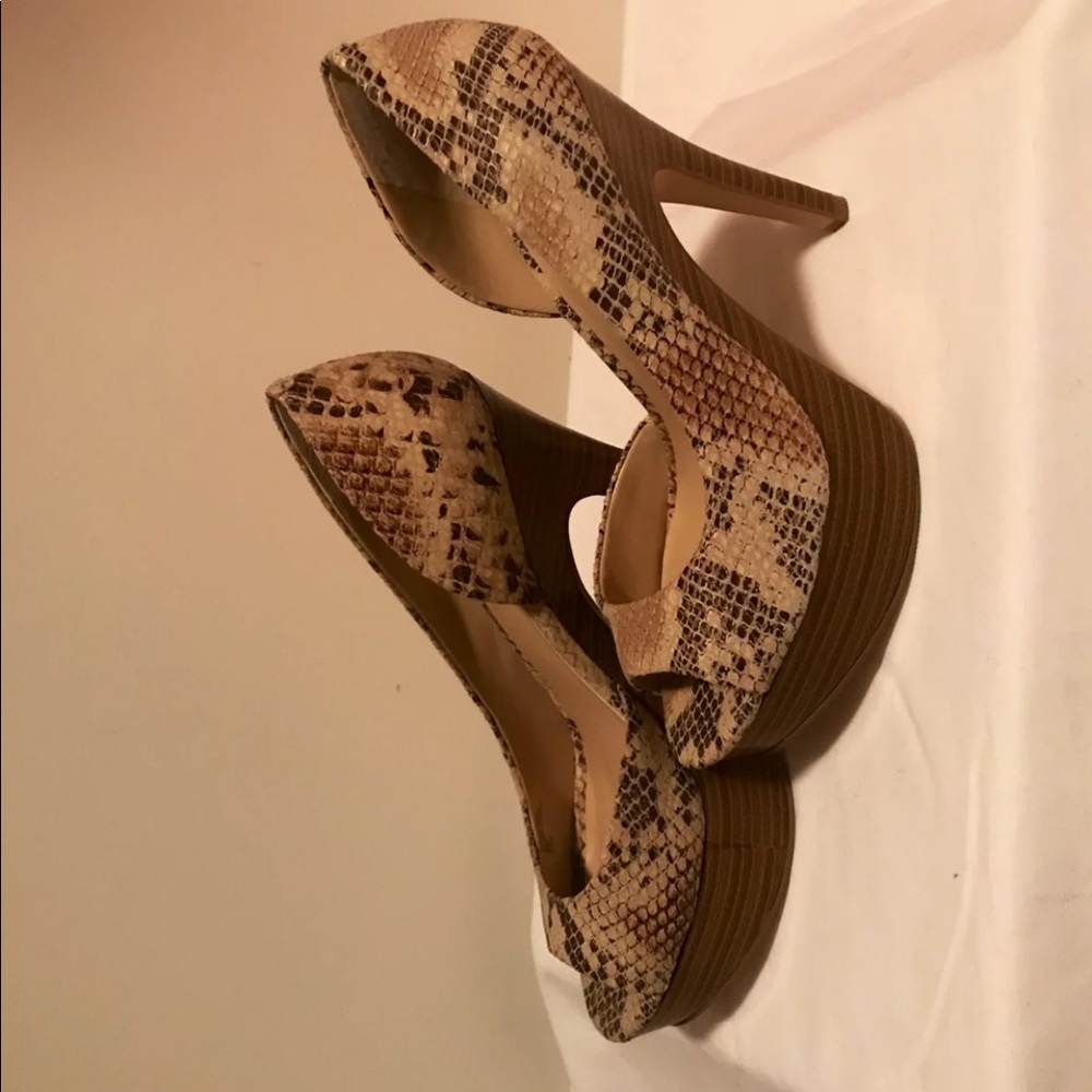 Pumps - Picture 2 of 3